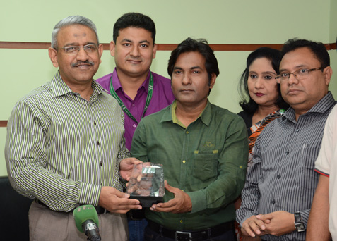 journalists receive awards